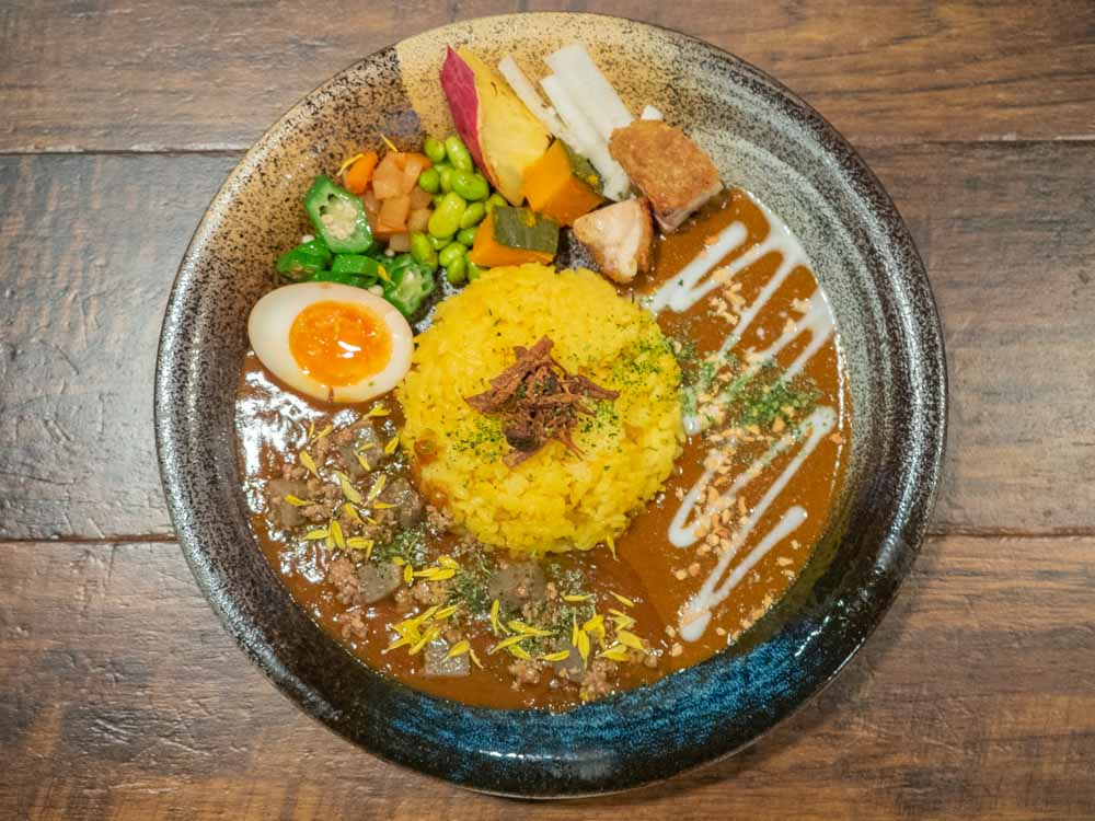 倉敷カレー 野菜ソムリエの店主がバーを間借りして作るこだわりのカレー 倉敷とことこ