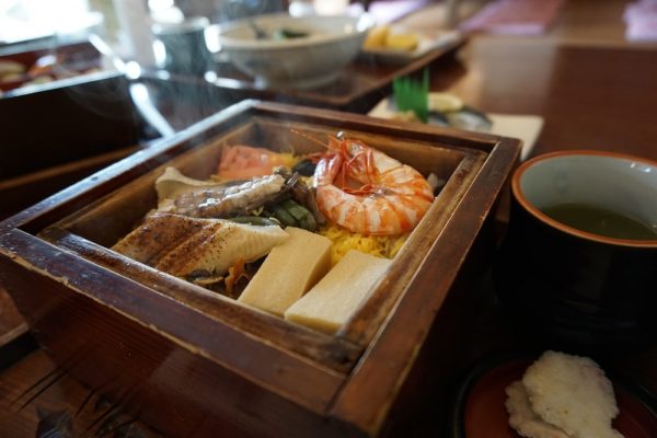お食事処カモ井 ～ 倉敷川の景色が美しい和食店。三世代で楽しめるメニューも魅力的