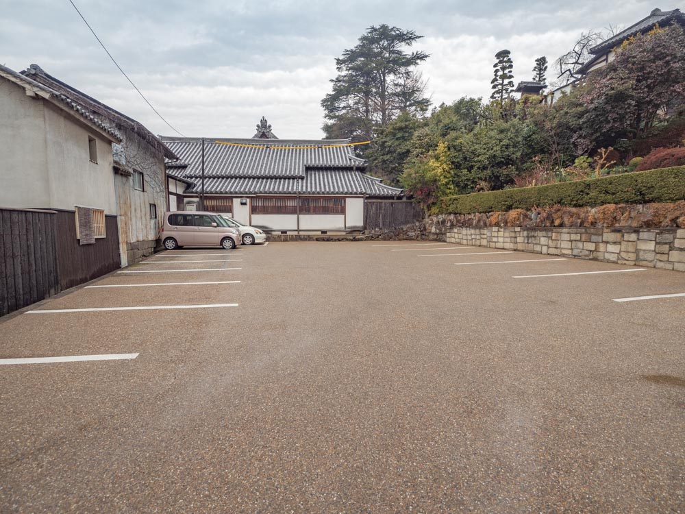 観龍寺 参道口 参拝者用駐車場