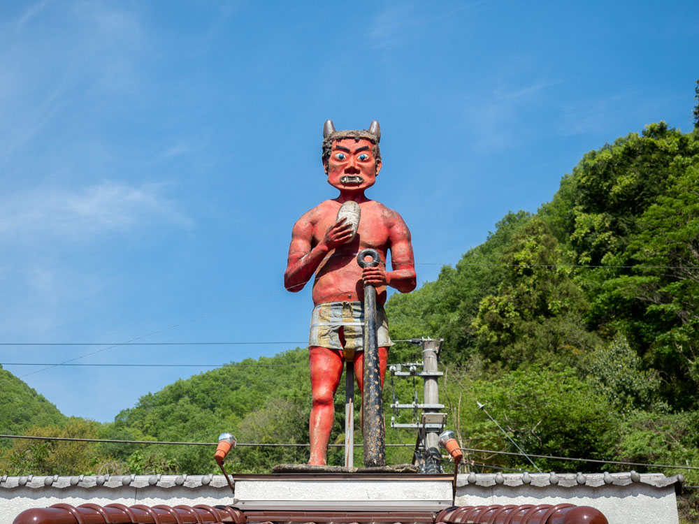 鬼びっくり饅頭本舗 国道180号線の巨大な鬼の像でおなじみ 手づくりにこだわる老舗和洋菓子店 倉敷とことこ