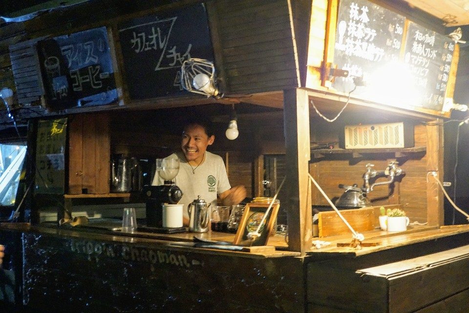 真備に灯(あかり)を ~ 真っ暗な夜を照らす、珈琲と抹茶のお店・旅商人茶屋