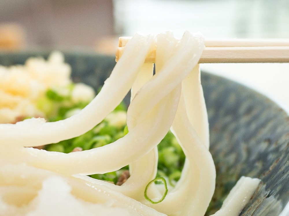 おうどん いおり 肉ぶっかけ(冷)の麺