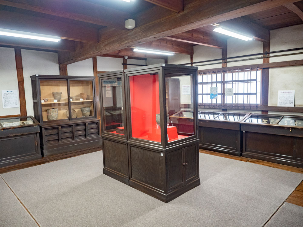 倉敷考古館:2階(旧石器・縄文時代)のようす