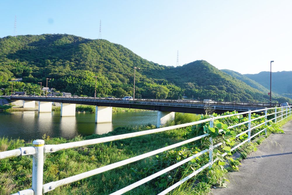 琴弾橋(ことひきばし)と小田川