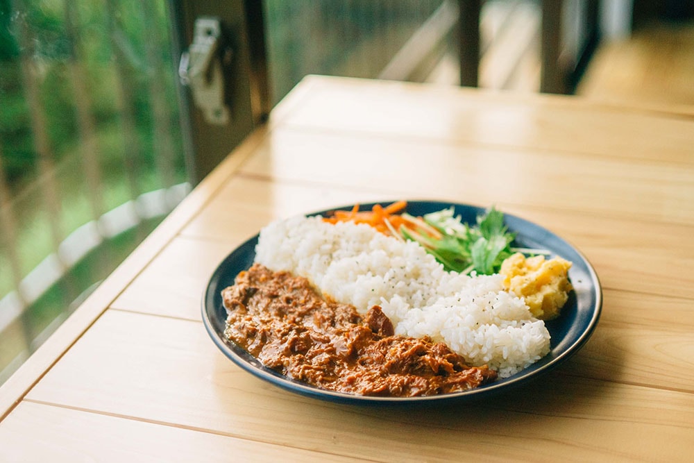 DENIM HOSTEL float 無水チキンカレー