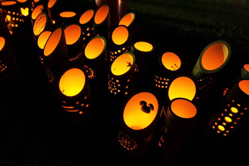 復興阿吽祭19 令和元年12月15日開催 真備町の冬空に輝く花火と足元を照らす竹あかり 倉敷とことこ