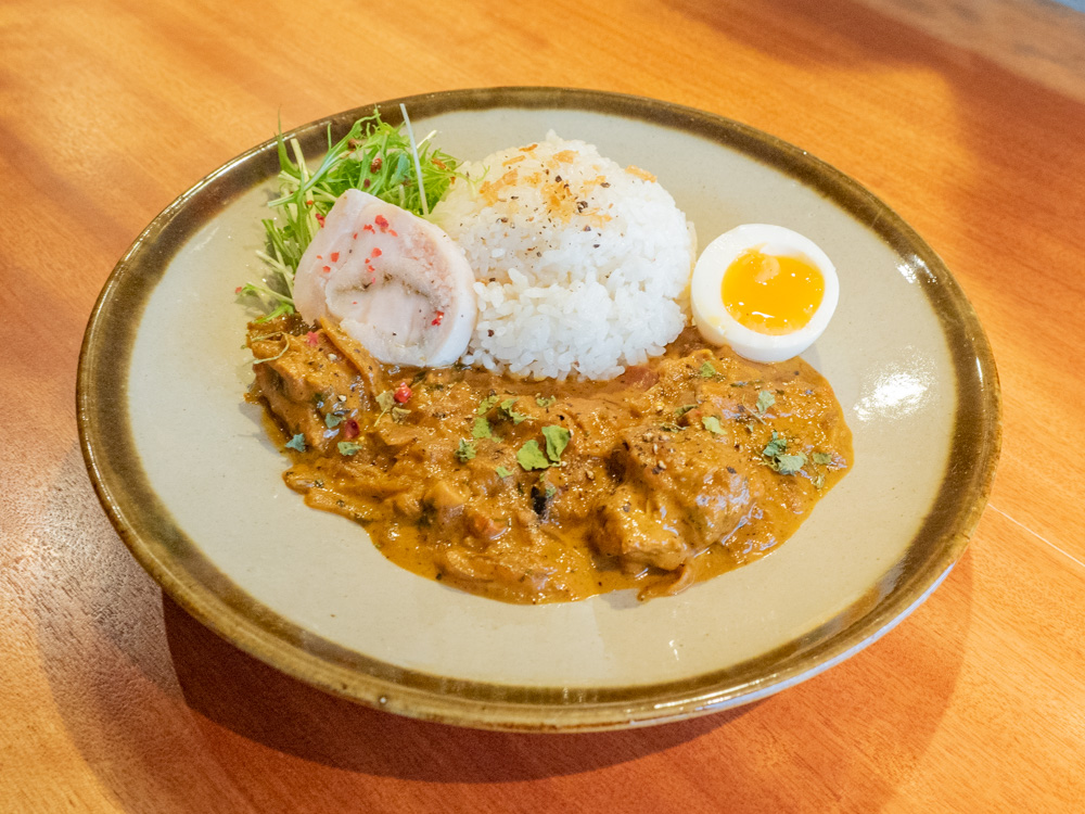 774(ナナシ) 〜 間借りで営業するスパイシーなカレーとコーヒー・スイーツの店