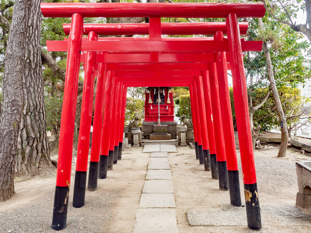 城山稲荷神社 美観地区にあった城の名残をとどめる小さな神社 倉敷とことこ