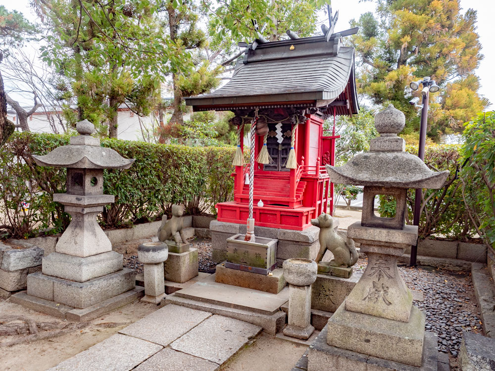 城山稲荷神社 美観地区にあった城の名残をとどめる小さな神社 倉敷とことこ