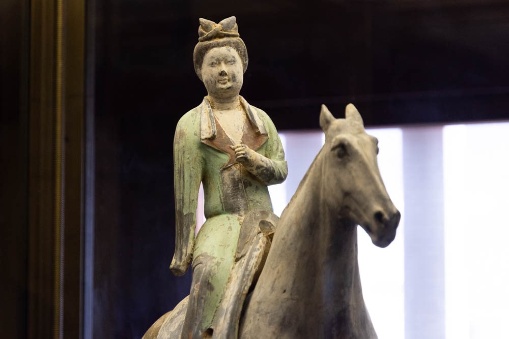 大原美術館 灰陶加彩女子騎馬俑
