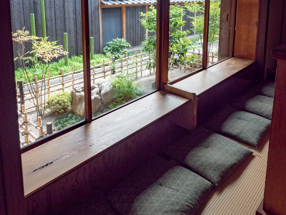 冨來屋本舗 別館:店内(カウンター席)