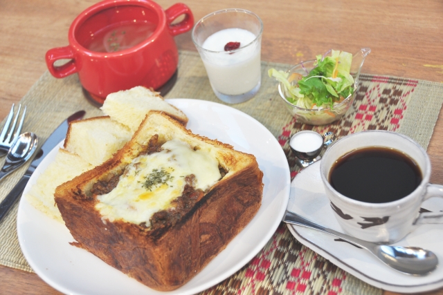 食パンそのままカレー