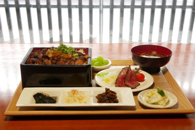 千屋牛の焼肉重ランチ