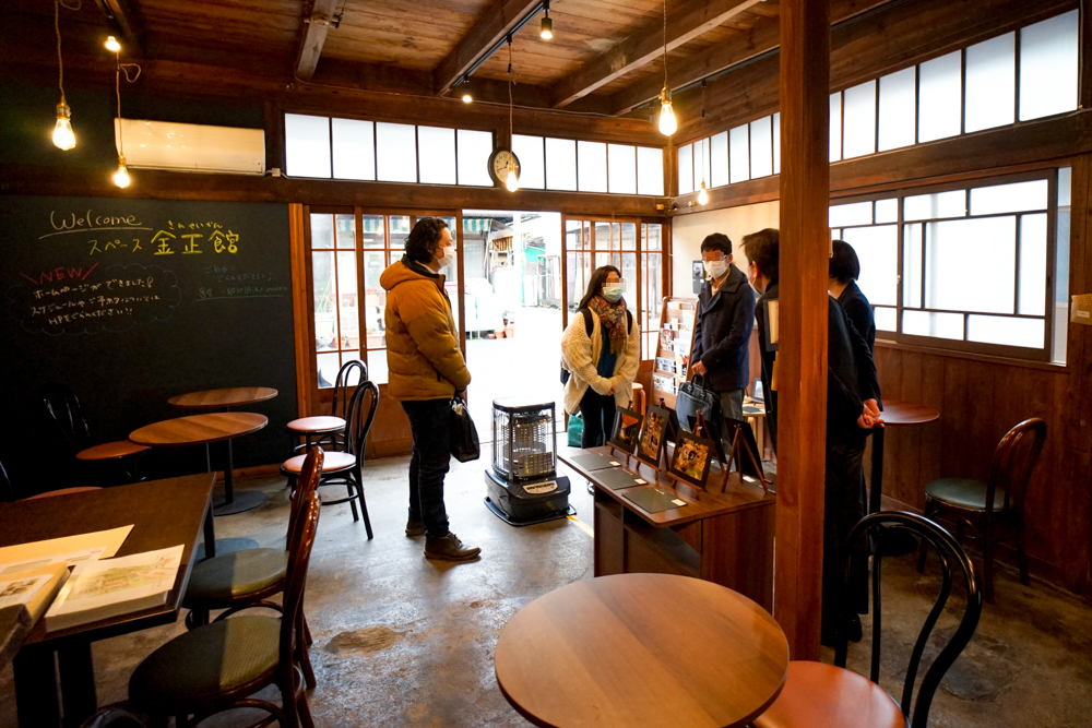 金正館の内装