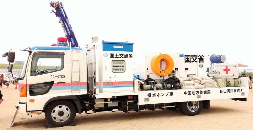 排水ポンプ車