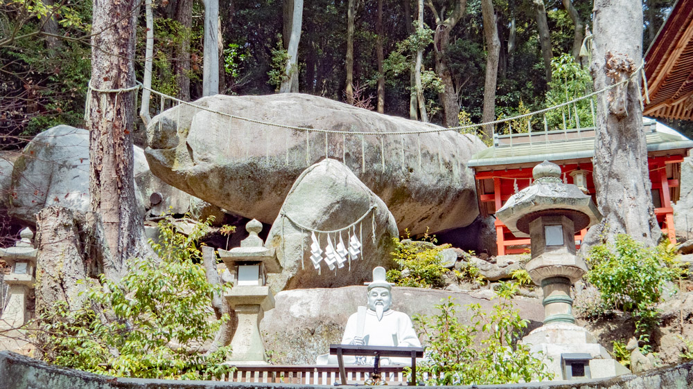 由加神社本宮:菅原道真・稲荷宮・磐座