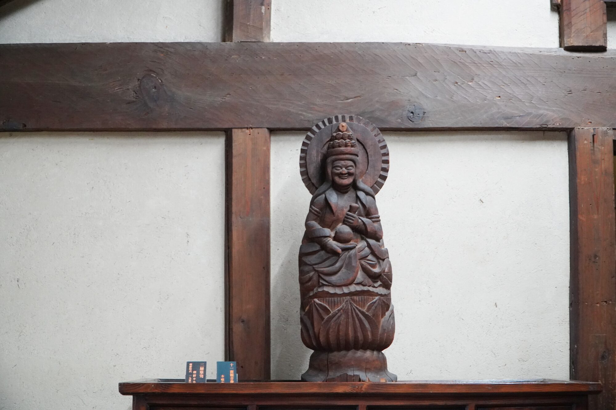 無造作に家に置かれていたという木像。現在は倉敷民藝館で展示されています