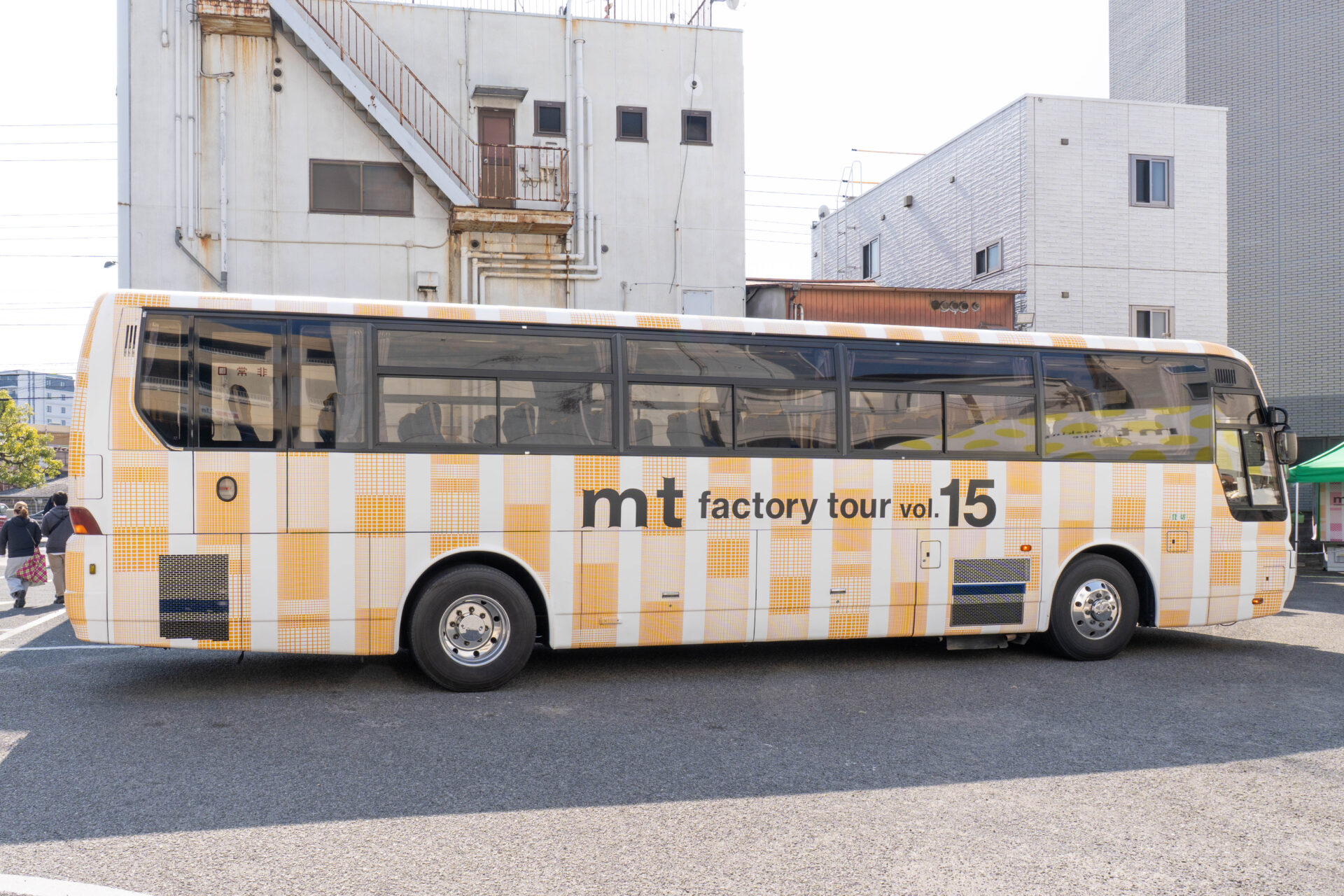 カモ井加工紙 mt factory tour バス　2台 体験レポート】カモ井加工紙「mtファクトリーツアー2025」へ行ってきた